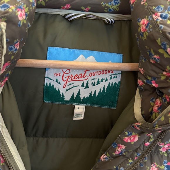 Floral Hooded Down Puffer Jacket - the GREAT. - Picture 3 of 3